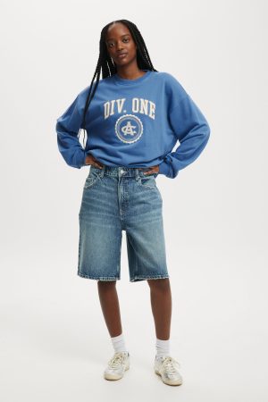 Classic Fleece Graphic Crew Sweatshirt