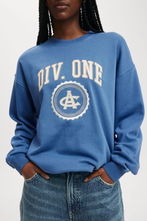 Classic Fleece Graphic Crew Sweatshirt