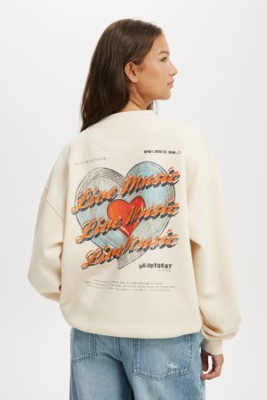 Classic Fleece Graphic Crew Sweatshirt