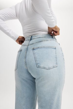 Curvy Stretch Straight Jean