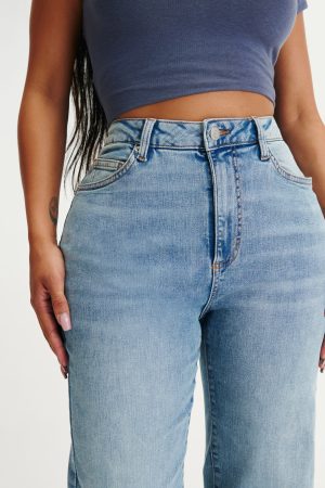 Curvy Stretch Straight Jean