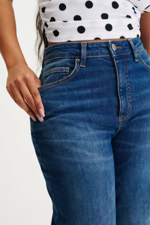 Curvy Stretch Wide Jean