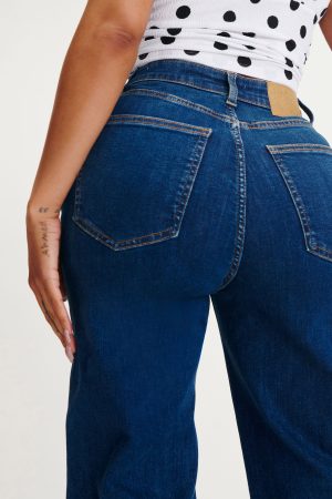 Curvy Stretch Wide Jean