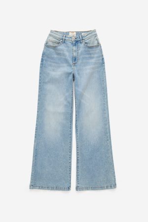 Curvy Stretch Wide Jean