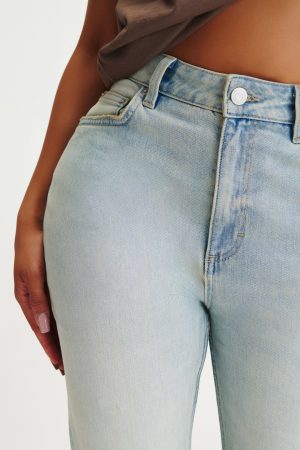 Curvy Flare Jean