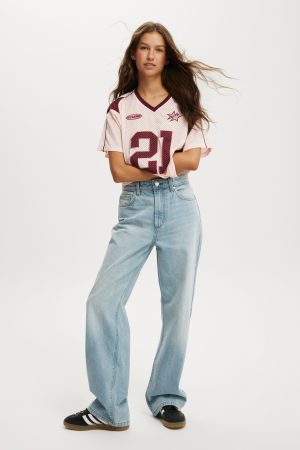 V Neck Regular Cropped Graphic Tee
