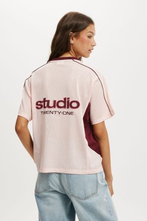 V Neck Regular Cropped Graphic Tee