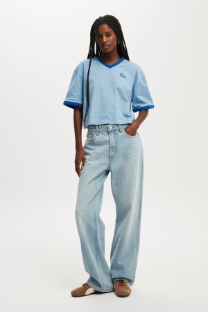 V Neck Boxy Crop Graphic Tee