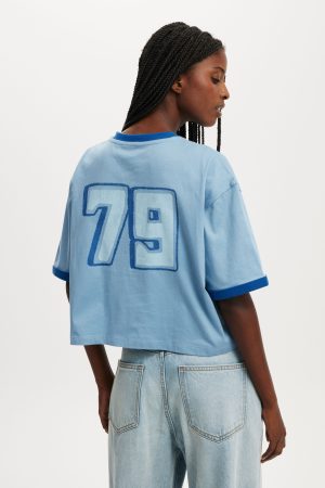 V Neck Boxy Crop Graphic Tee