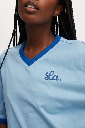 V Neck Boxy Crop Graphic Tee