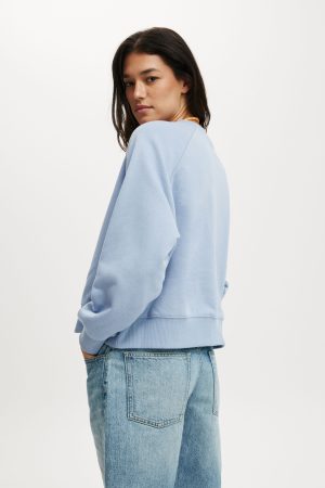 Classic Fleece Graphic Raglan Crew Sweatshirt