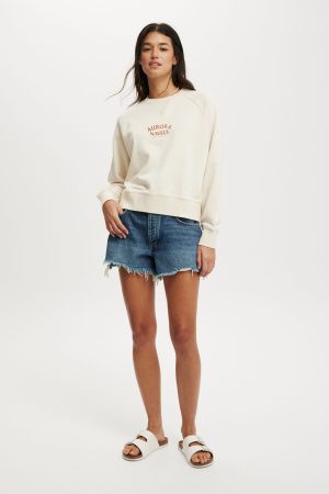 Classic Fleece Graphic Raglan Crew Sweatshirt