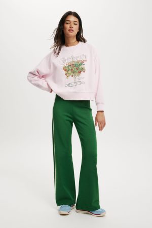 Classic Fleece Graphic Raglan Crew Sweatshirt