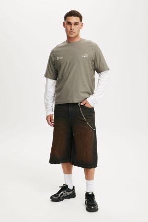 Cropped Fit Graphic T-Shirt