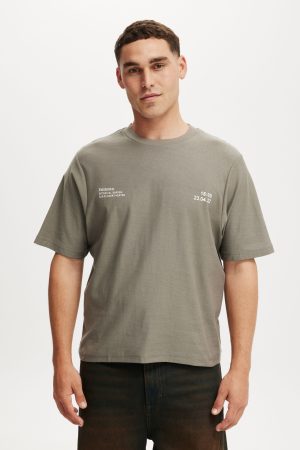 Cropped Fit Graphic T-Shirt