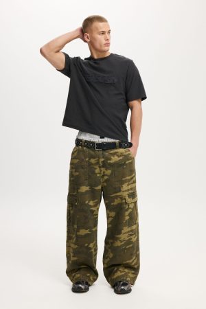 Cropped Fit Graphic T-Shirt