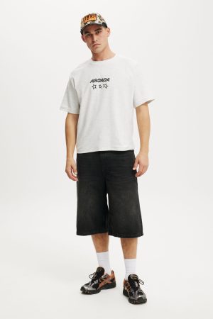 Cropped Fit Graphic T-Shirt