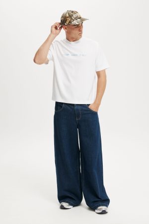 Cropped Fit Graphic T-Shirt