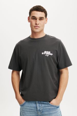 Cropped Fit Graphic T-Shirt