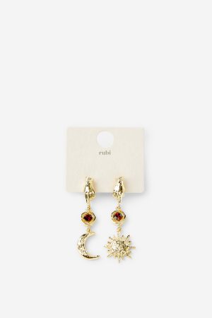 Mid Charm Earring