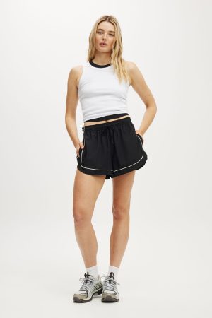 Woven Curved Hem Short