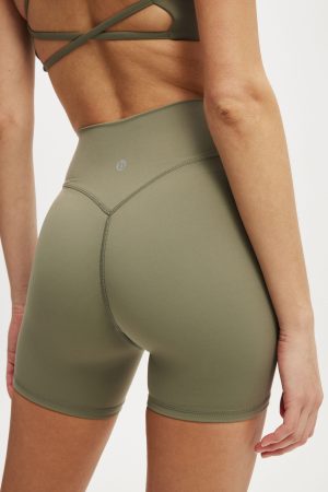 Ultra Luxe Invisible Scrunch Shortie Short