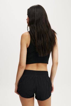 Active Curve Hem Short