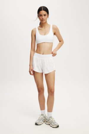 Active Curve Hem Short