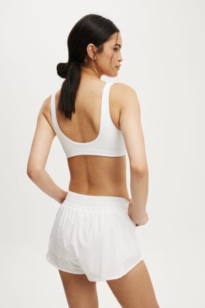 Active Curve Hem Short